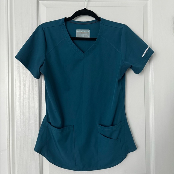 SKETCHERS Scrub Top - Picture 3 of 5